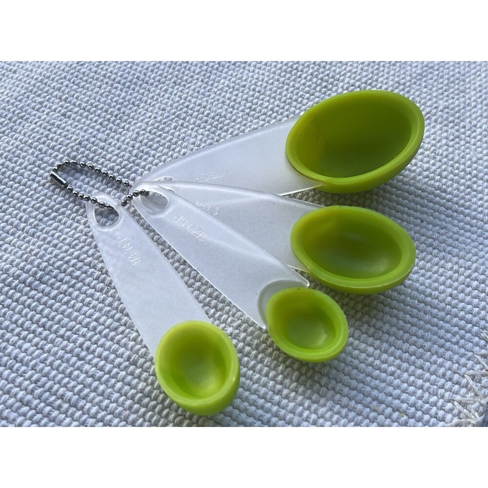 Vintage lime Green & White Plastic Measuring Spoon Set 4 Piece Nesting